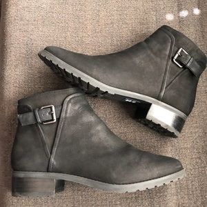 CASLON OAKLEE WATER RESISTANT BOOTIE
